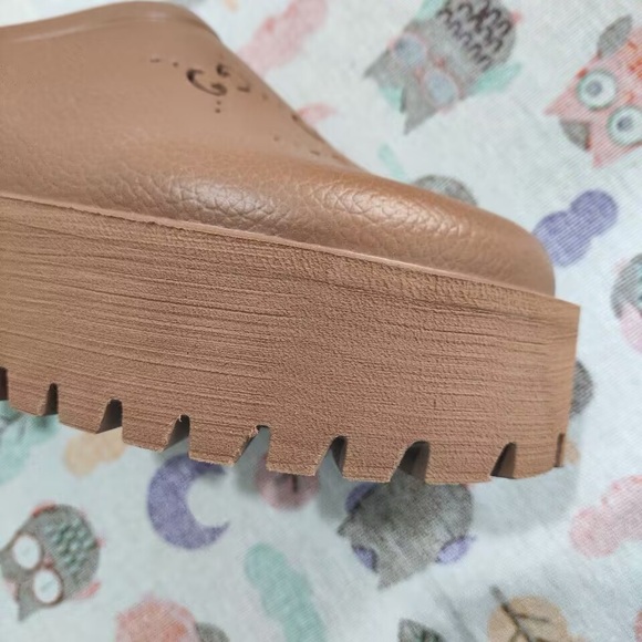 Gucci Leather Slippers - Picture 2 of 12